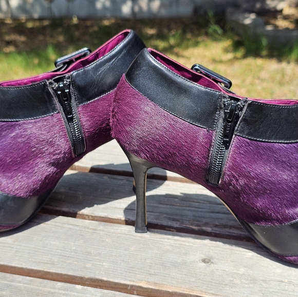 Manolo Blahnik purple cowhide ankle boots - Picture 3 of 9